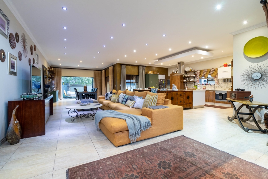 5 Bedroom Property for Sale in Aspen Hills Gauteng