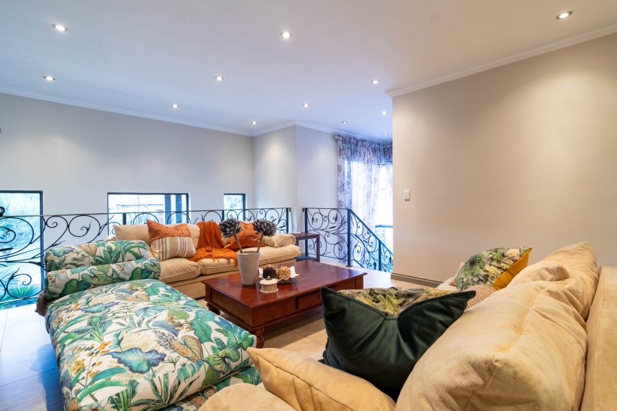 5 Bedroom Property for Sale in Aspen Hills Gauteng