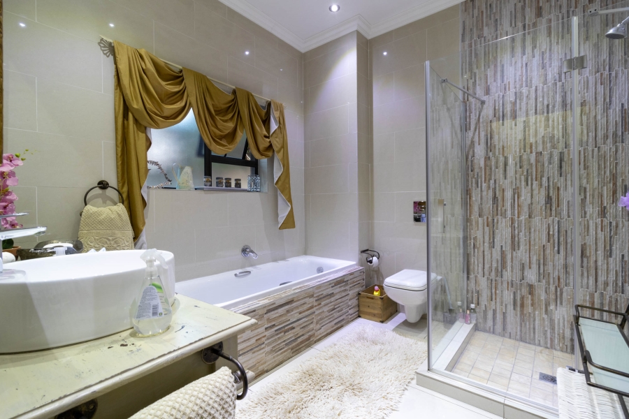 5 Bedroom Property for Sale in Aspen Hills Gauteng