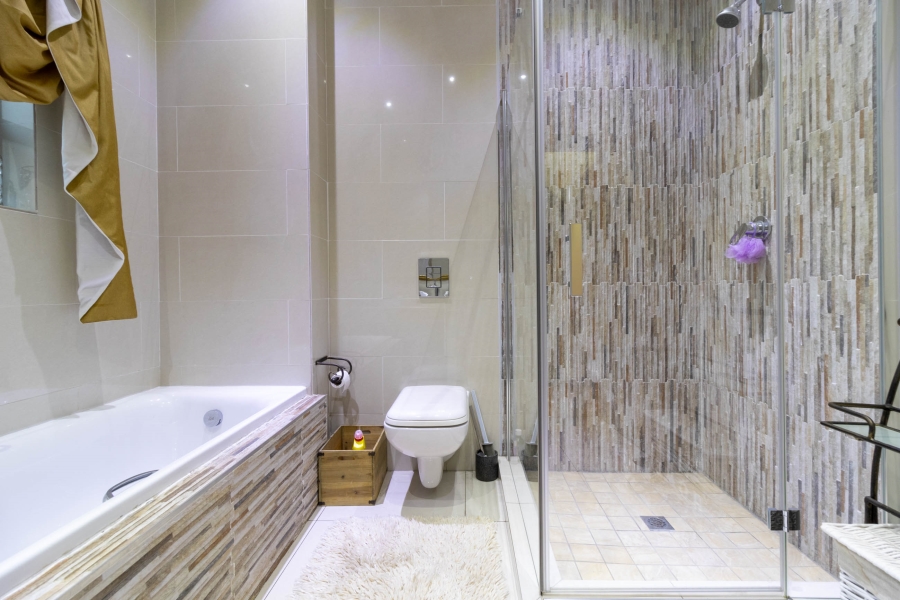 5 Bedroom Property for Sale in Aspen Hills Gauteng