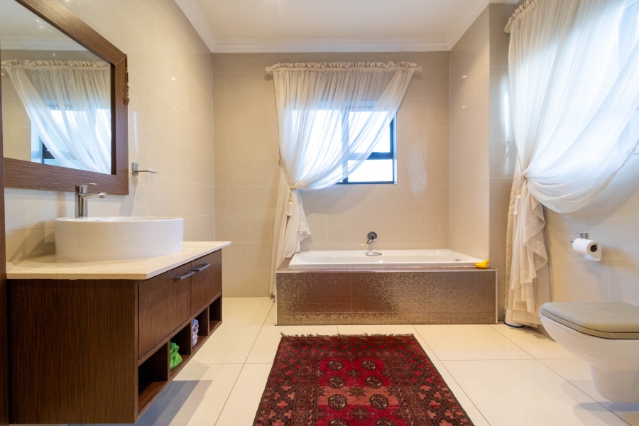 5 Bedroom Property for Sale in Aspen Hills Gauteng