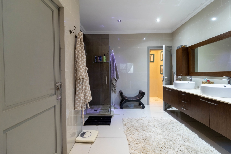 5 Bedroom Property for Sale in Aspen Hills Gauteng