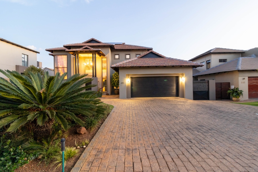 5 Bedroom Property for Sale in Aspen Hills Gauteng