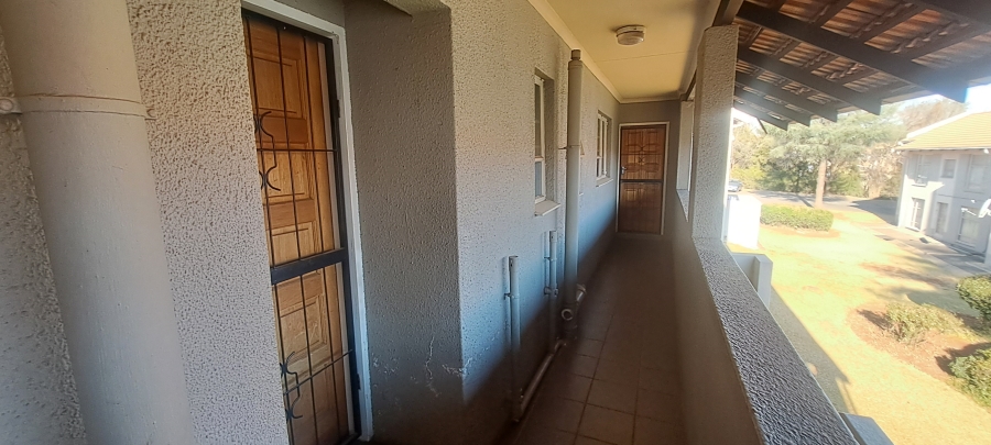 3 Bedroom Property for Sale in Die Hoewes Gauteng