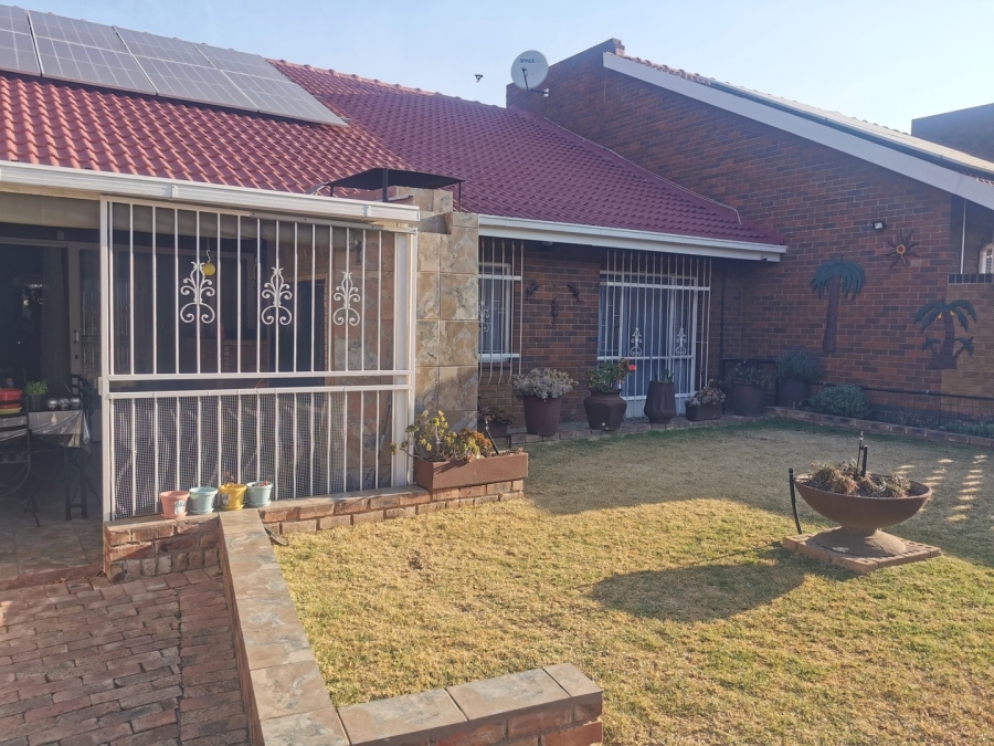 3 Bedroom Property for Sale in Barvallen Gauteng