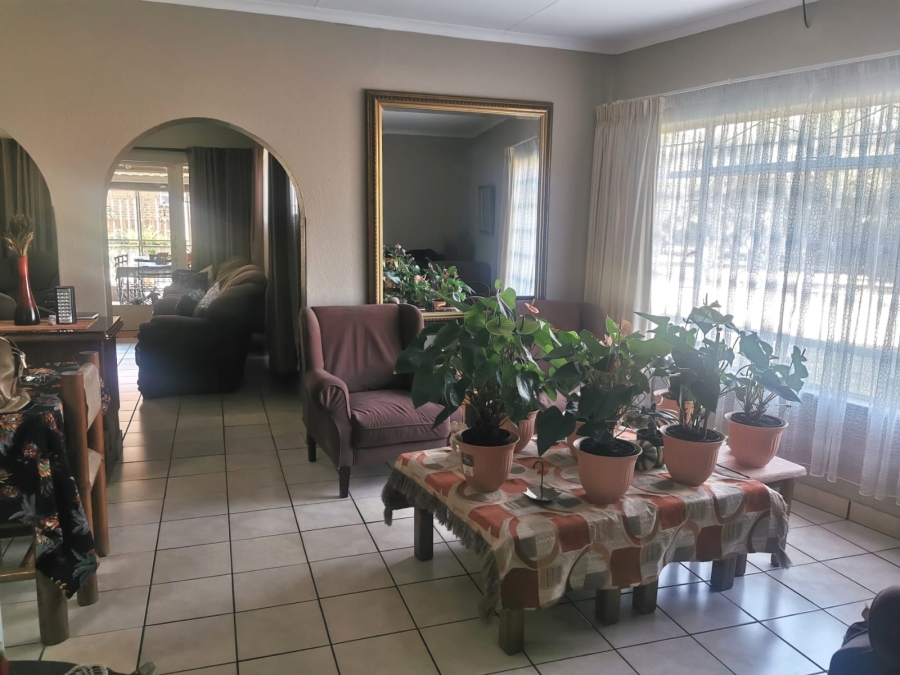 3 Bedroom Property for Sale in Barvallen Gauteng
