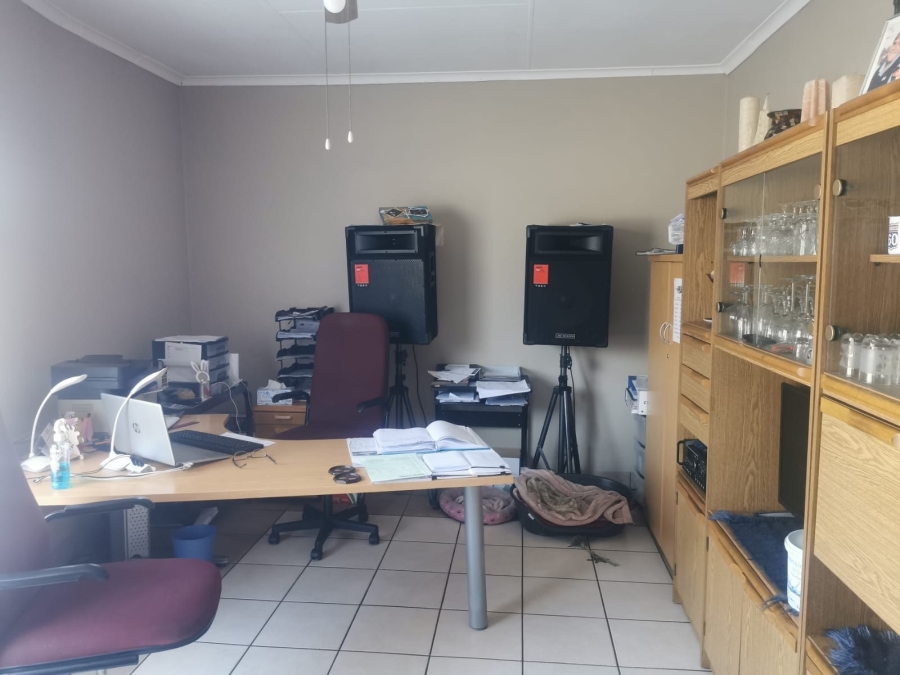 3 Bedroom Property for Sale in Barvallen Gauteng