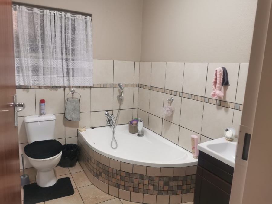 3 Bedroom Property for Sale in Barvallen Gauteng