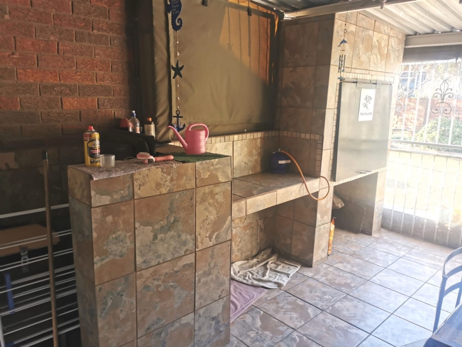 3 Bedroom Property for Sale in Barvallen Gauteng