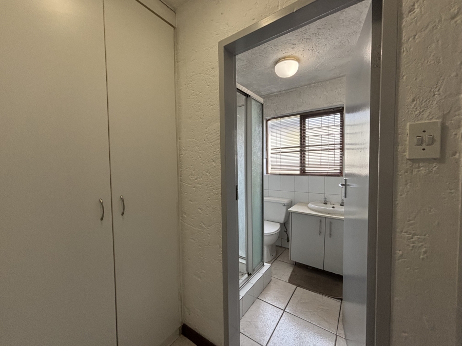 To Let 3 Bedroom Property for Rent in Douglasdale Gauteng