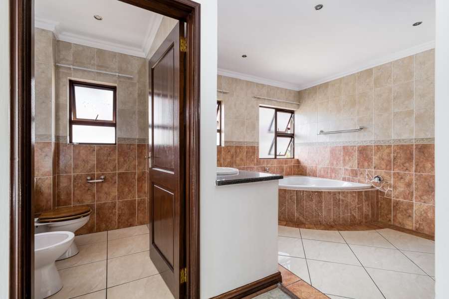 5 Bedroom Property for Sale in Fernridge Estate Gauteng