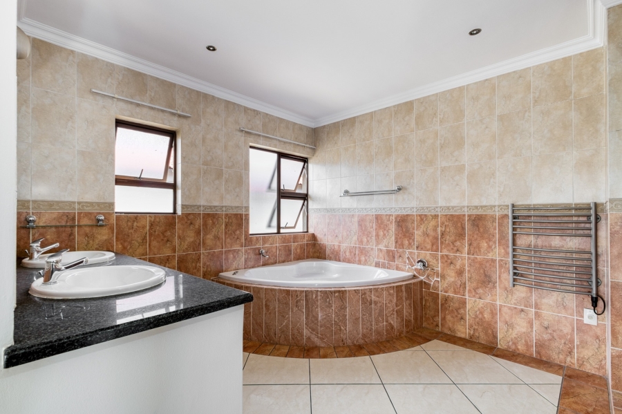 5 Bedroom Property for Sale in Fernridge Estate Gauteng