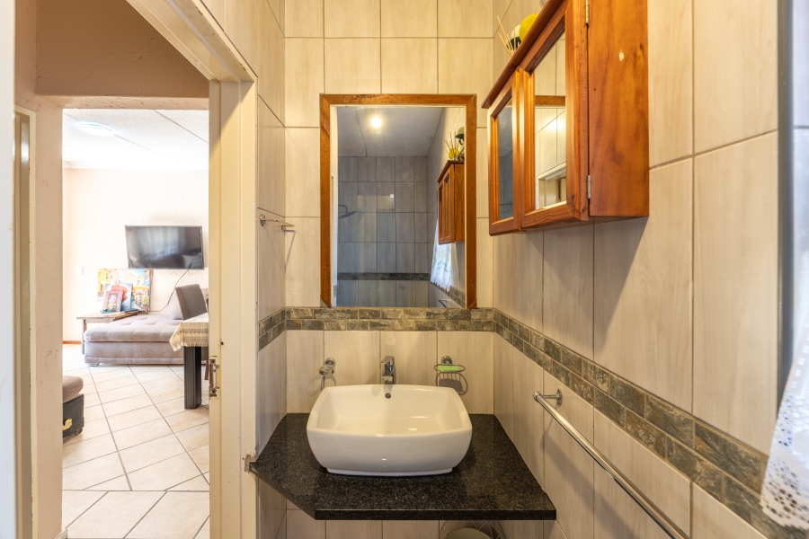 1 Bedroom Property for Sale in Paulshof Gauteng