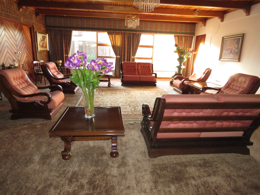 5 Bedroom Property for Sale in Kenleaf Gauteng