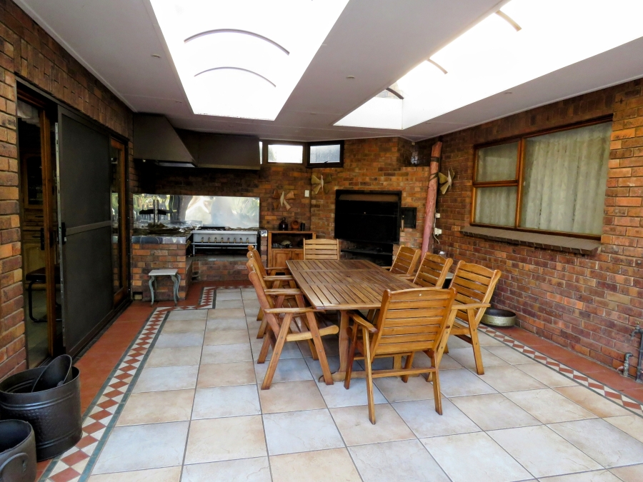 5 Bedroom Property for Sale in Kenleaf Gauteng