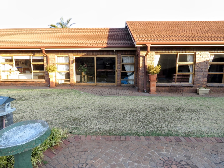 5 Bedroom Property for Sale in Kenleaf Gauteng