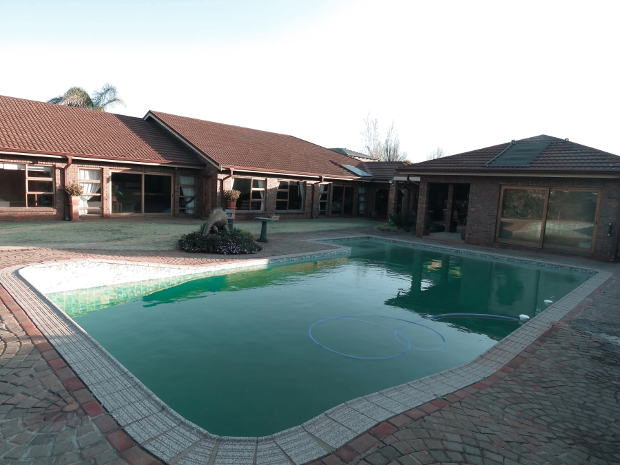 5 Bedroom Property for Sale in Kenleaf Gauteng
