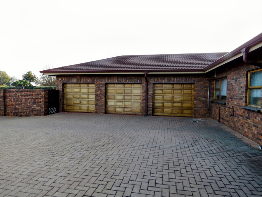 5 Bedroom Property for Sale in Kenleaf Gauteng