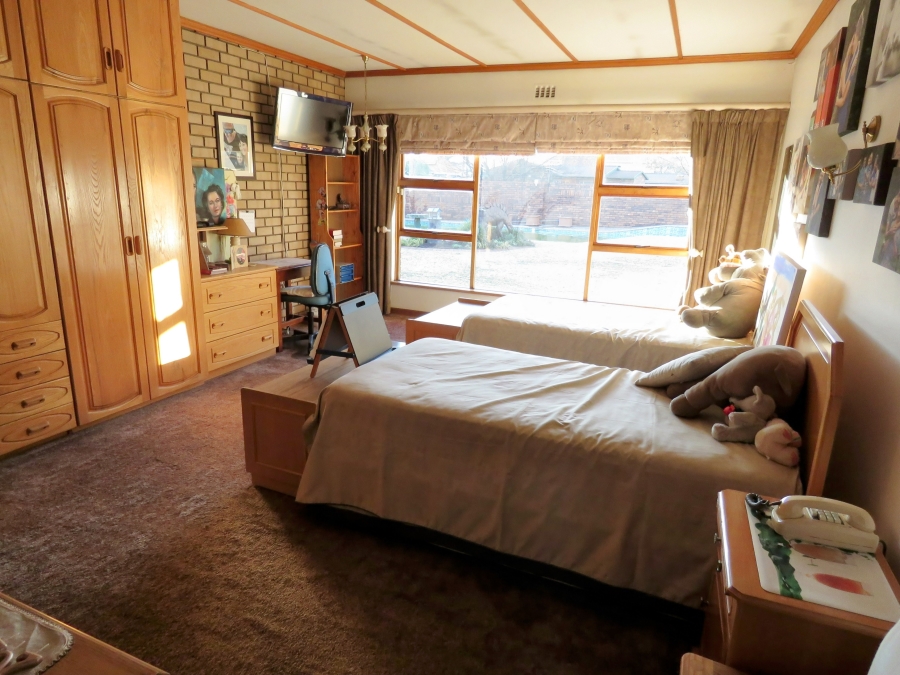 5 Bedroom Property for Sale in Kenleaf Gauteng