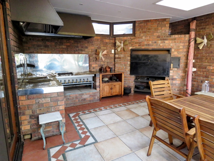 5 Bedroom Property for Sale in Kenleaf Gauteng