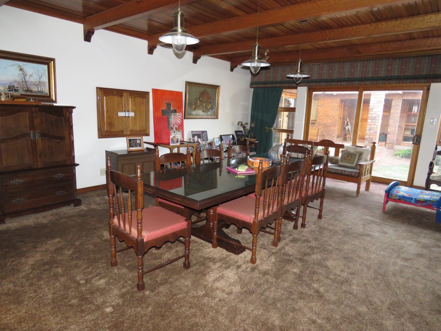 5 Bedroom Property for Sale in Kenleaf Gauteng