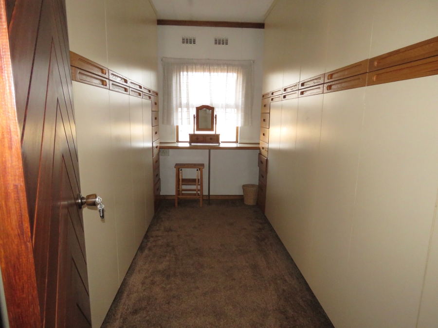 5 Bedroom Property for Sale in Kenleaf Gauteng