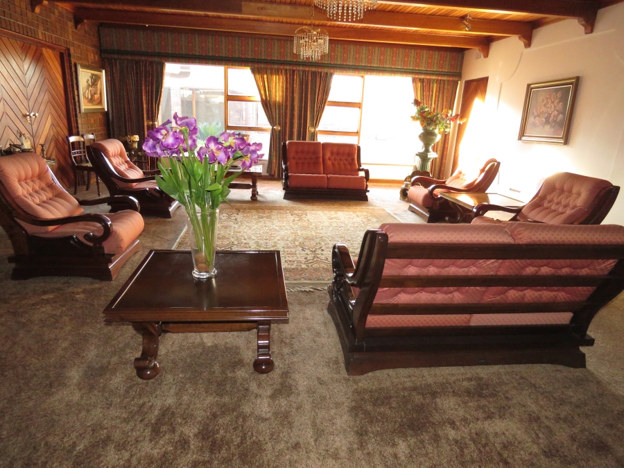 5 Bedroom Property for Sale in Kenleaf Gauteng