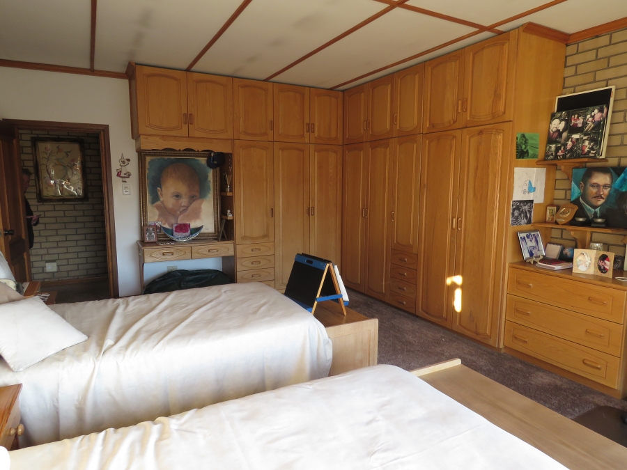 5 Bedroom Property for Sale in Kenleaf Gauteng