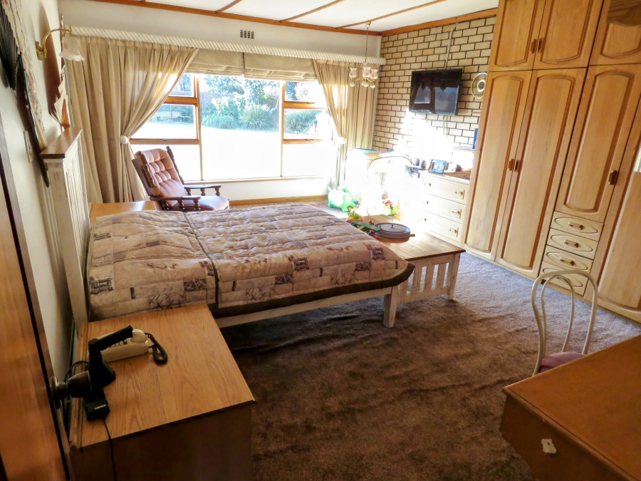5 Bedroom Property for Sale in Kenleaf Gauteng