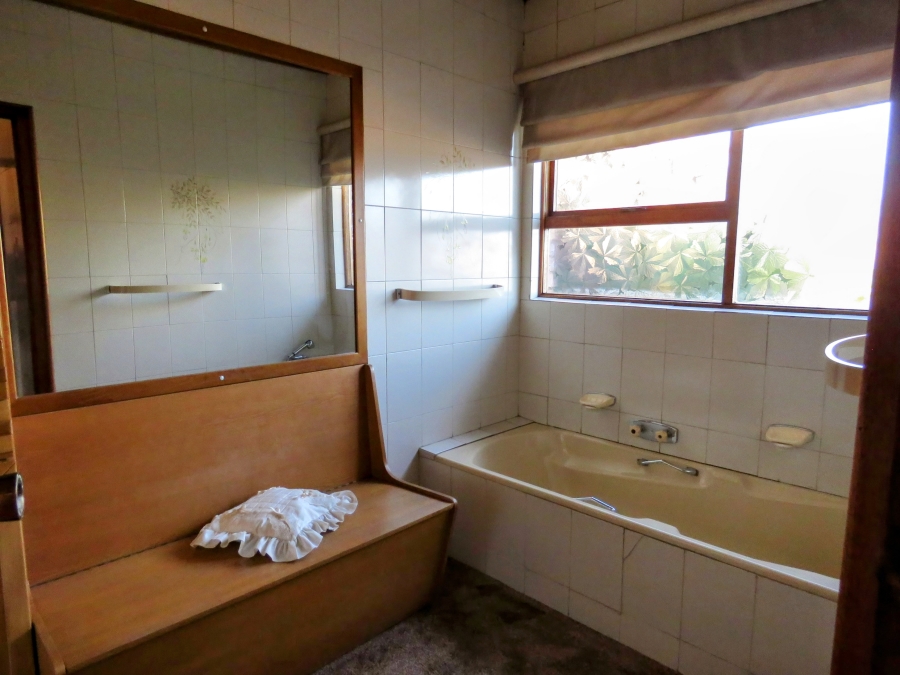 5 Bedroom Property for Sale in Kenleaf Gauteng