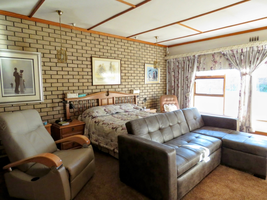 5 Bedroom Property for Sale in Kenleaf Gauteng