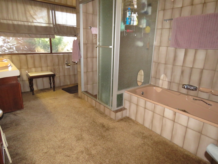 5 Bedroom Property for Sale in Kenleaf Gauteng