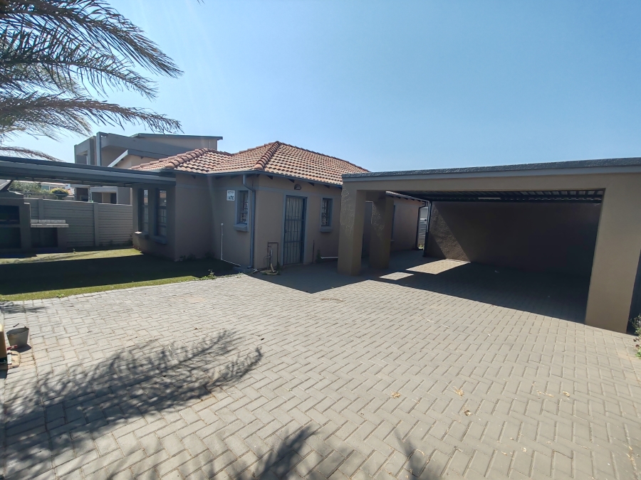 3 Bedroom Property for Sale in Andeon Gauteng