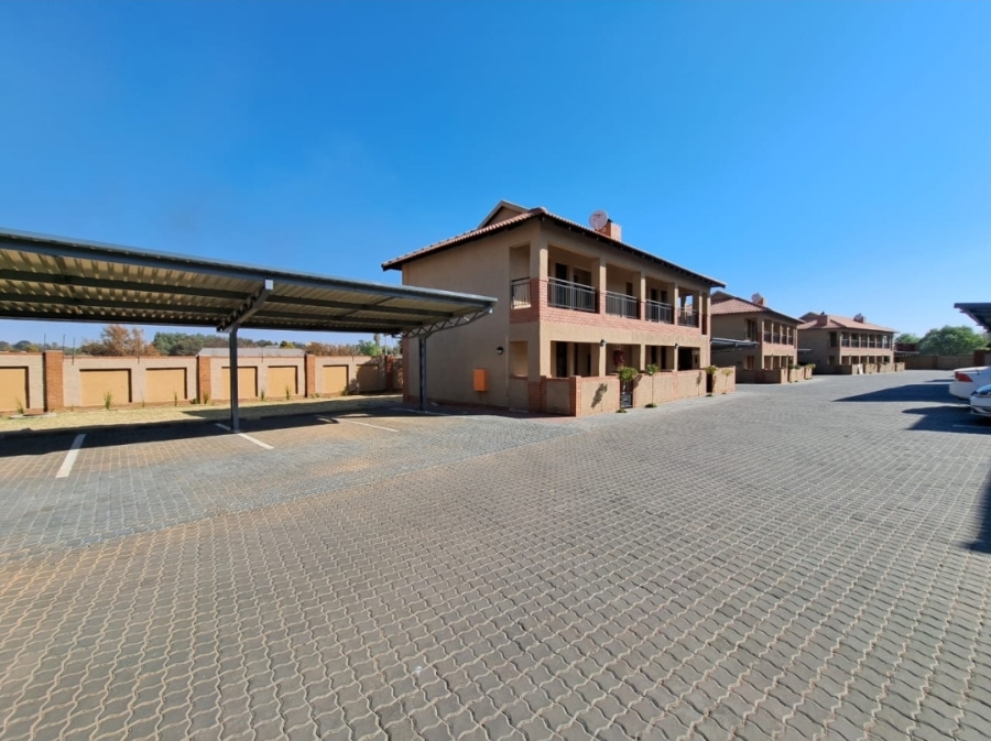To Let 1 Bedroom Property for Rent in Kenleaf Gauteng