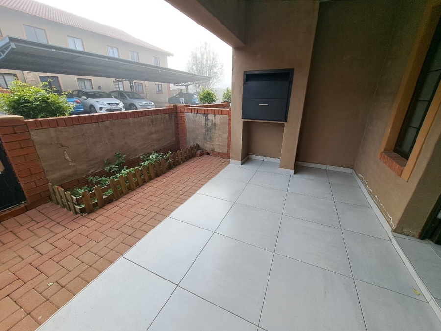 To Let 1 Bedroom Property for Rent in Kenleaf Gauteng