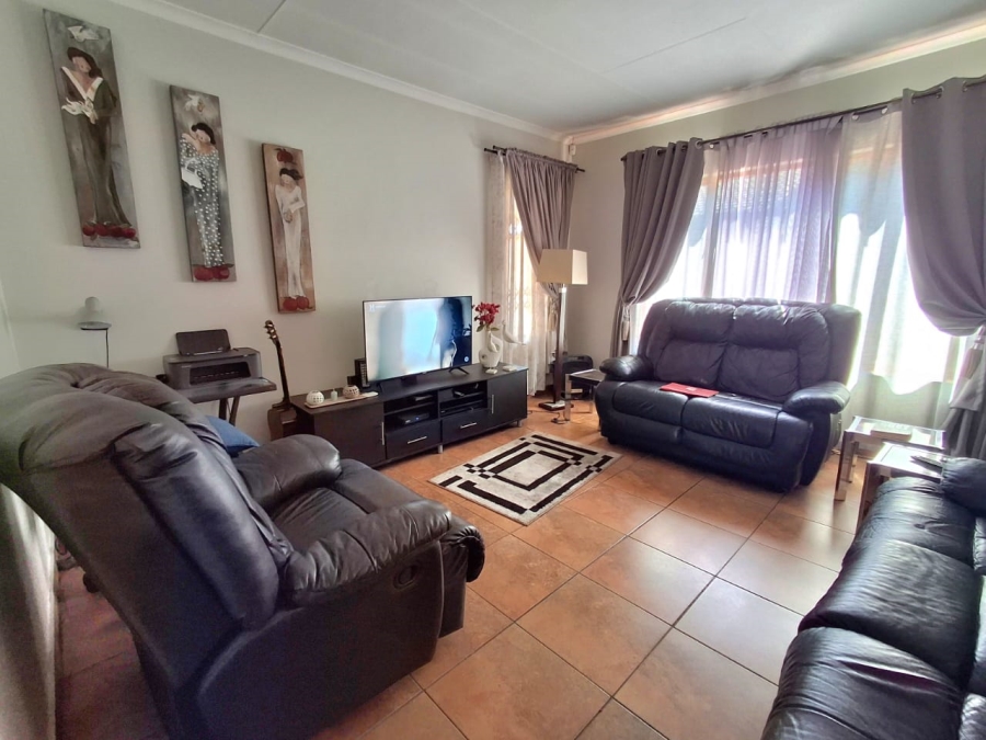 3 Bedroom Property for Sale in Sonneveld Gauteng