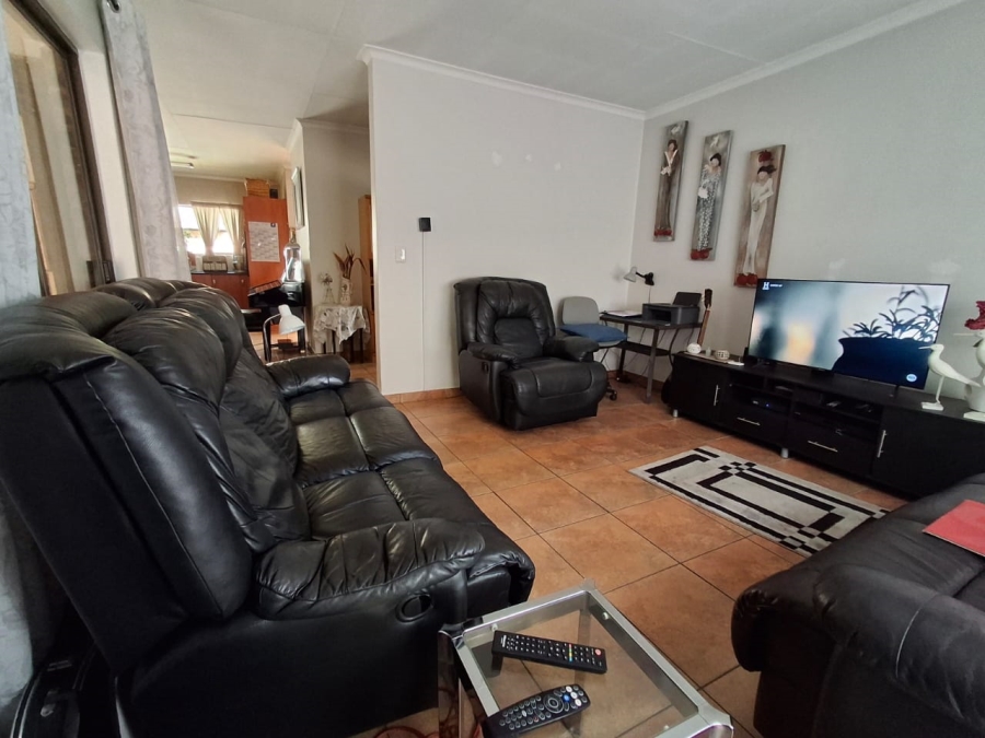3 Bedroom Property for Sale in Sonneveld Gauteng