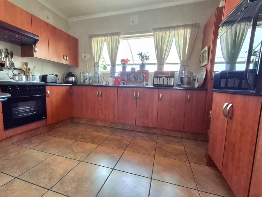 3 Bedroom Property for Sale in Sonneveld Gauteng
