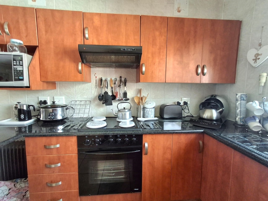 3 Bedroom Property for Sale in Sonneveld Gauteng