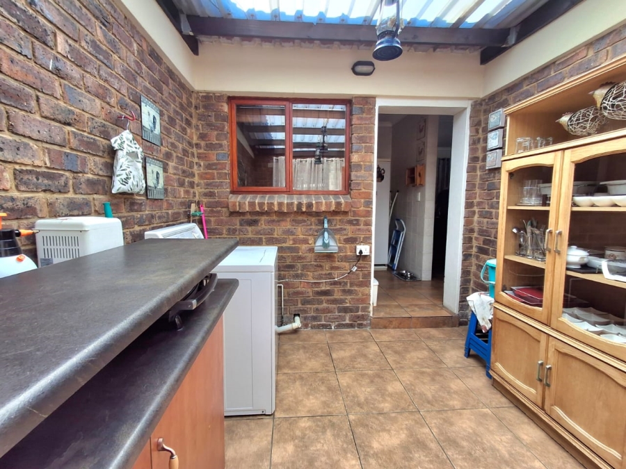 3 Bedroom Property for Sale in Sonneveld Gauteng
