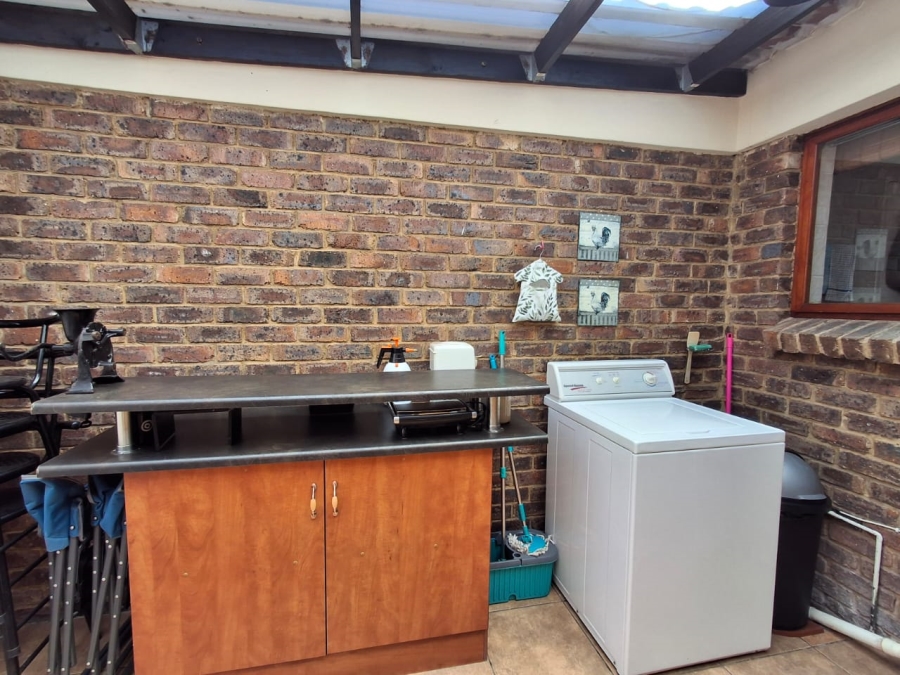 3 Bedroom Property for Sale in Sonneveld Gauteng