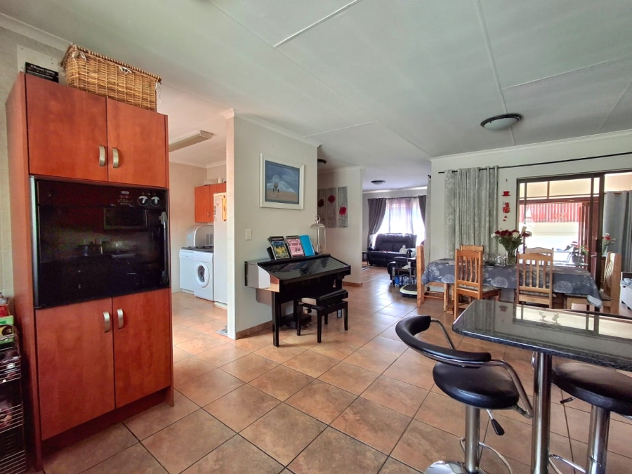 3 Bedroom Property for Sale in Sonneveld Gauteng