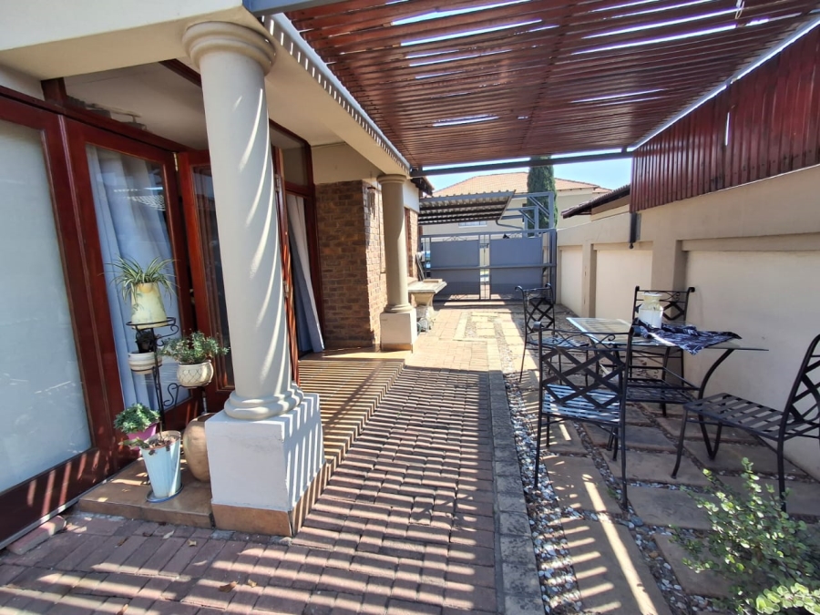 3 Bedroom Property for Sale in Sonneveld Gauteng