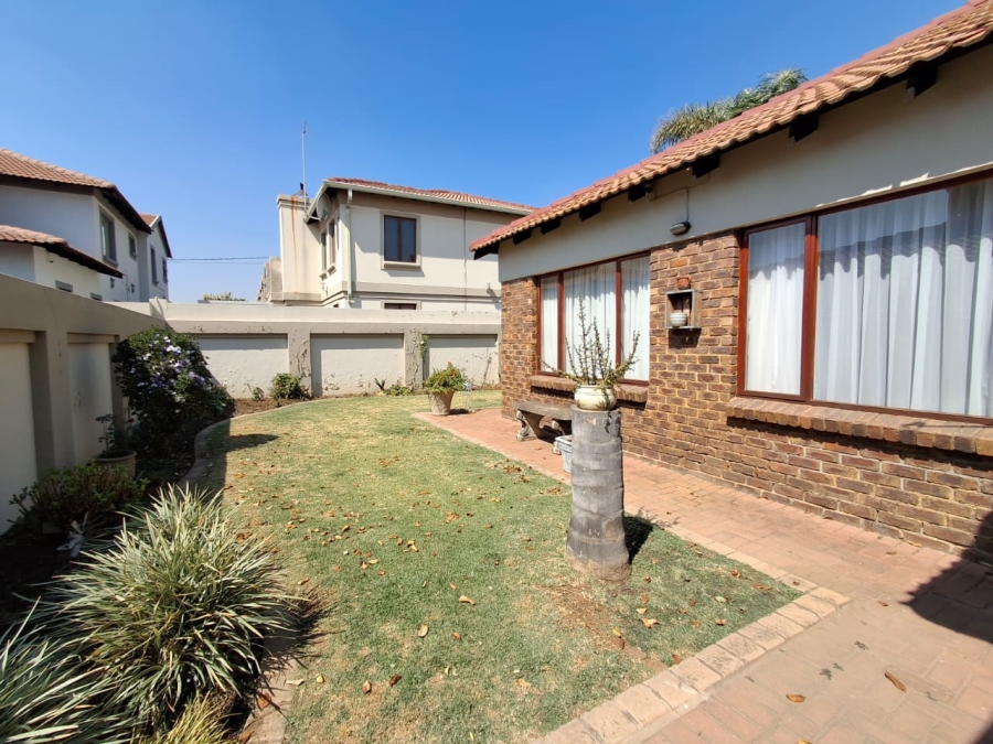 3 Bedroom Property for Sale in Sonneveld Gauteng