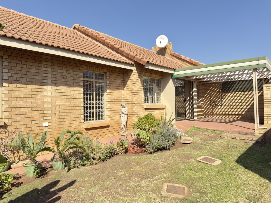3 Bedroom Property for Sale in Equestria Gauteng