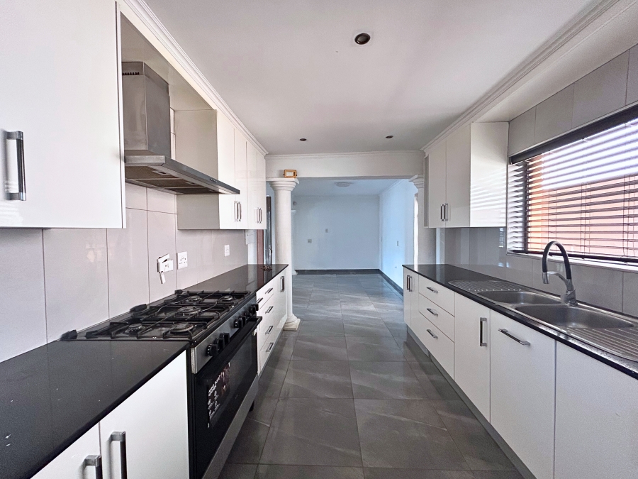 5 Bedroom Property for Sale in Wierda Park Gauteng