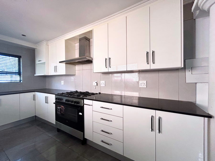 5 Bedroom Property for Sale in Wierda Park Gauteng