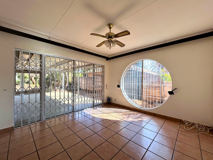 5 Bedroom Property for Sale in Wierda Park Gauteng