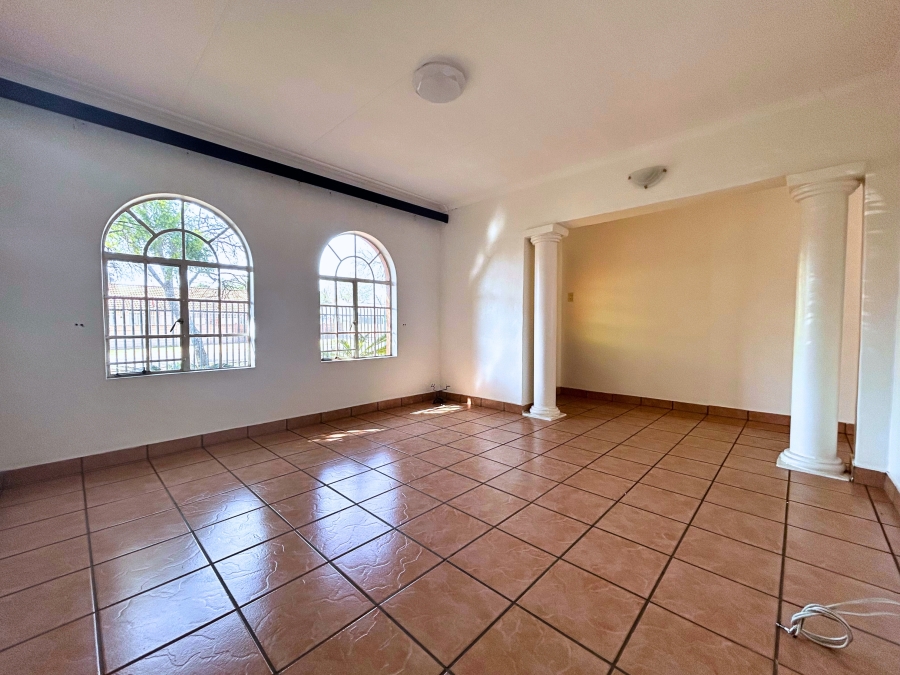 5 Bedroom Property for Sale in Wierda Park Gauteng