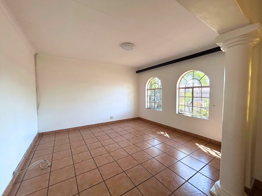 5 Bedroom Property for Sale in Wierda Park Gauteng